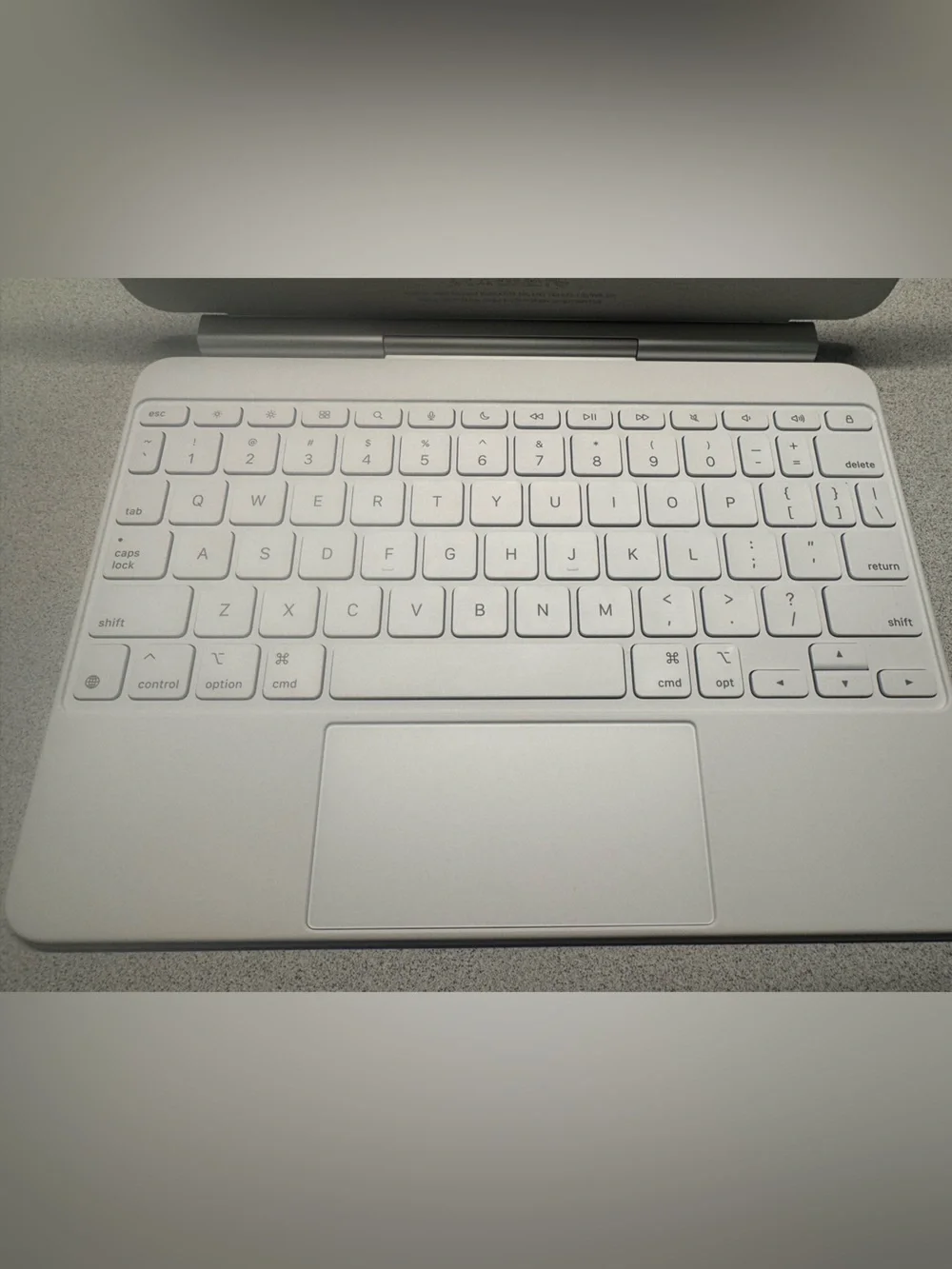 Apple Magic Keyboard - 11 inch iPad Air m4